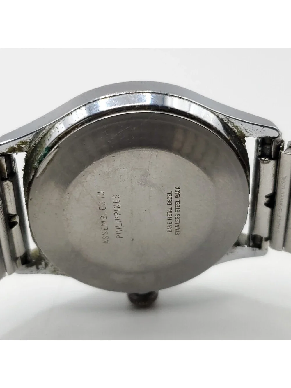 Vintage Timex Mechanical 32mm Date Dial Watch For Parts Or Repair